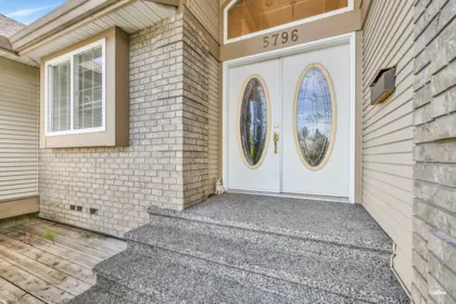 5796 168 Street, Surrey, BC, Surrey — Single Family Residence for sale