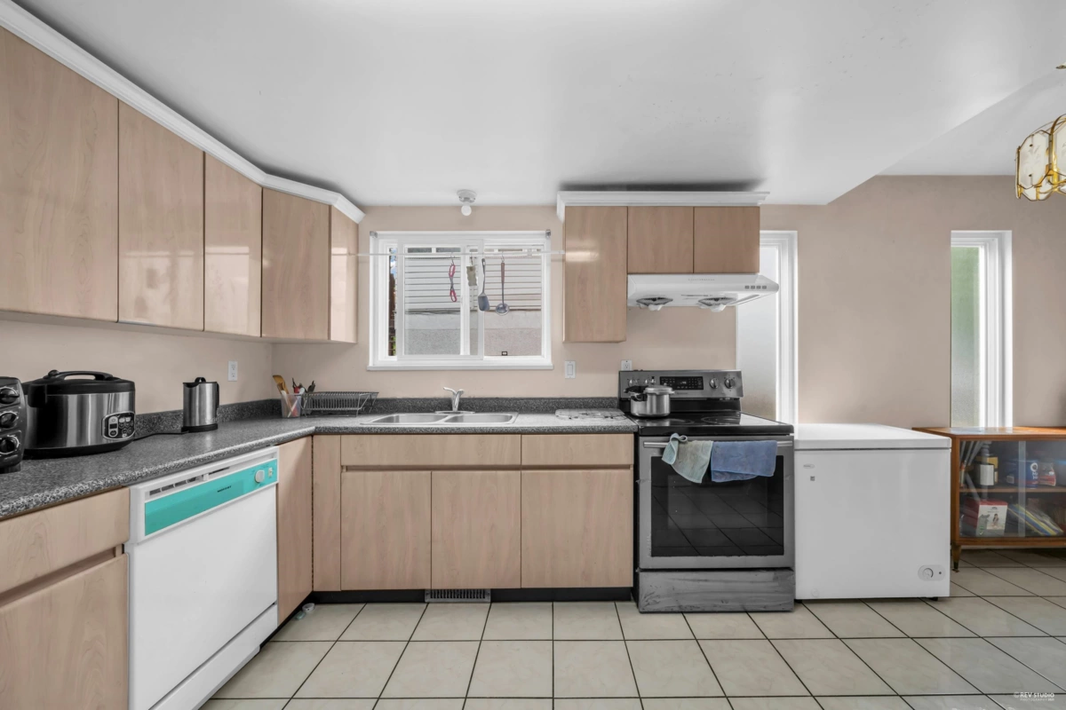 Kitchen Island Photo of 4631 Dallyn Road, Richmond, BC