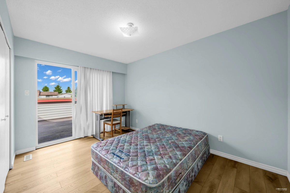 Living Room Photo of 4631 Dallyn Road, Richmond, BC