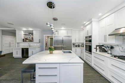 Kitchen Island Photo of 20290 40 Avenue, Langley, BC