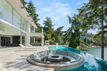 Front Yard Photo of 5225 Gulf Place, West Vancouver, BC
