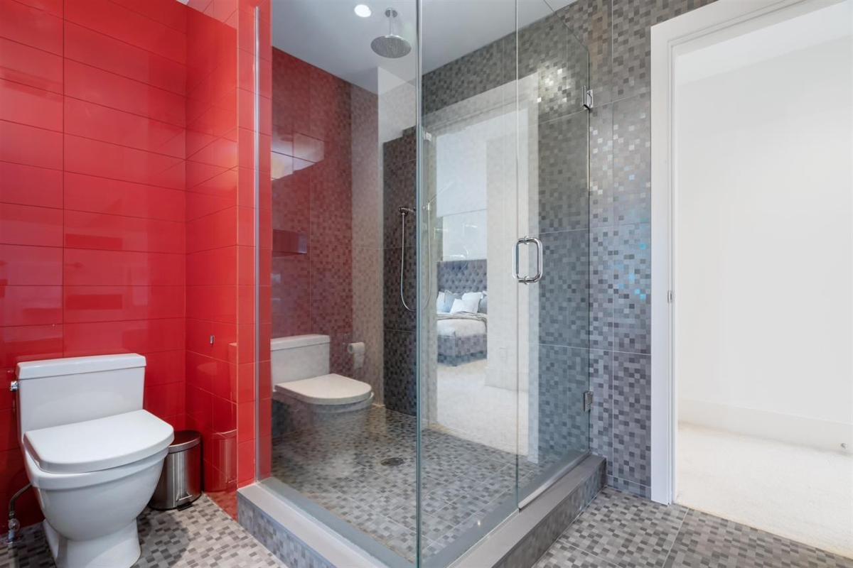 Primary Bathroom Photo of 5361 Cypress Street, Vancouver, BC