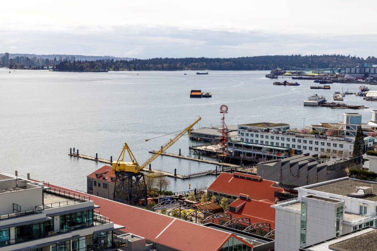 Entry Foyer Photo of 2107 188 E Esplanade, North Vancouver, BC