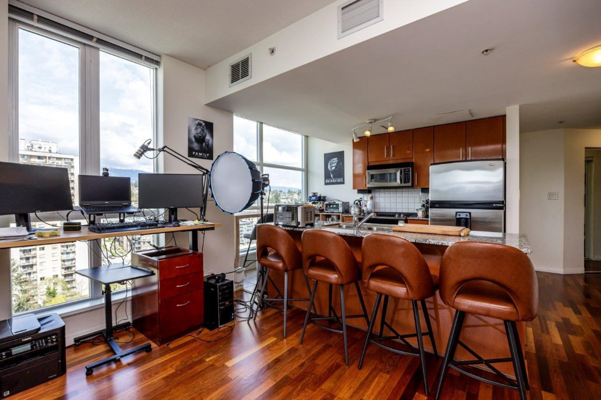 Primary Bathroom Photo of 2107 188 E Esplanade, North Vancouver, BC