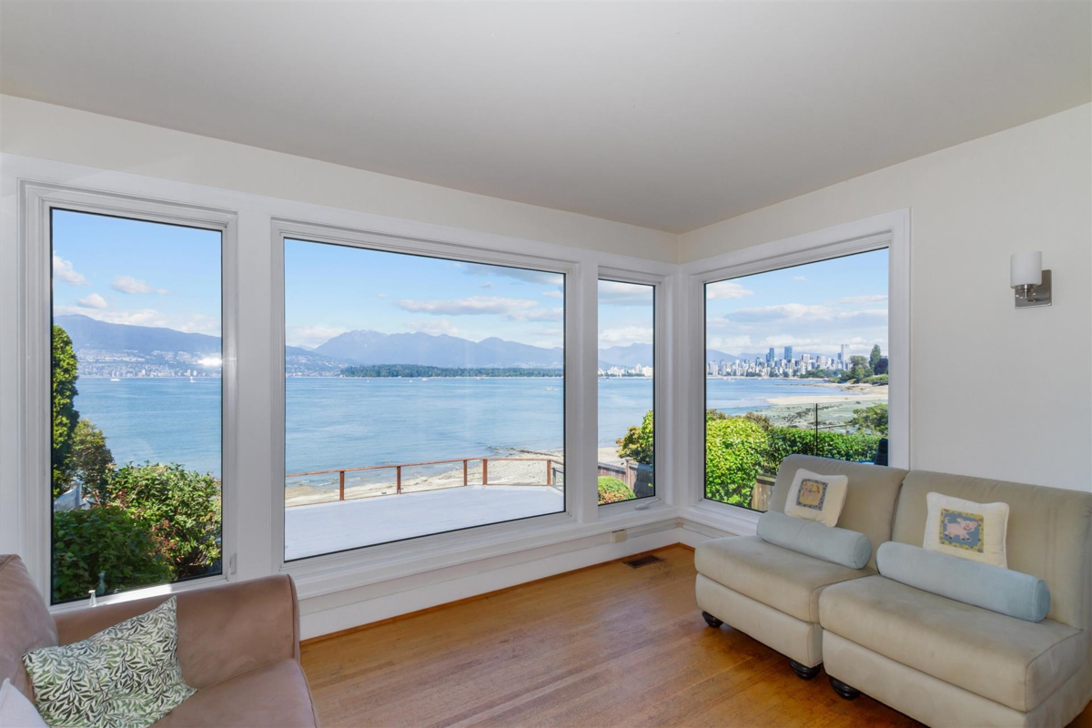 Breakfast Nook Photo of 3131 Point Grey Road, Vancouver, BC