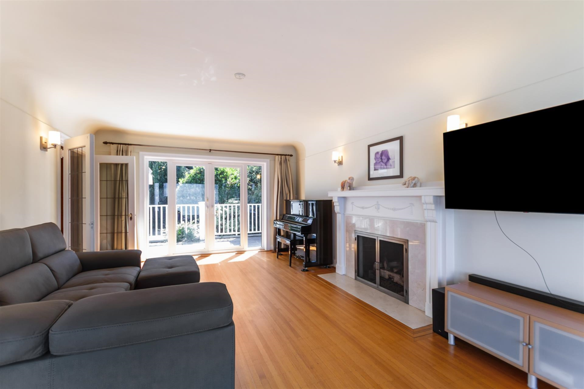 Primary Bathroom Photo of 3131 Point Grey Road, Vancouver, BC