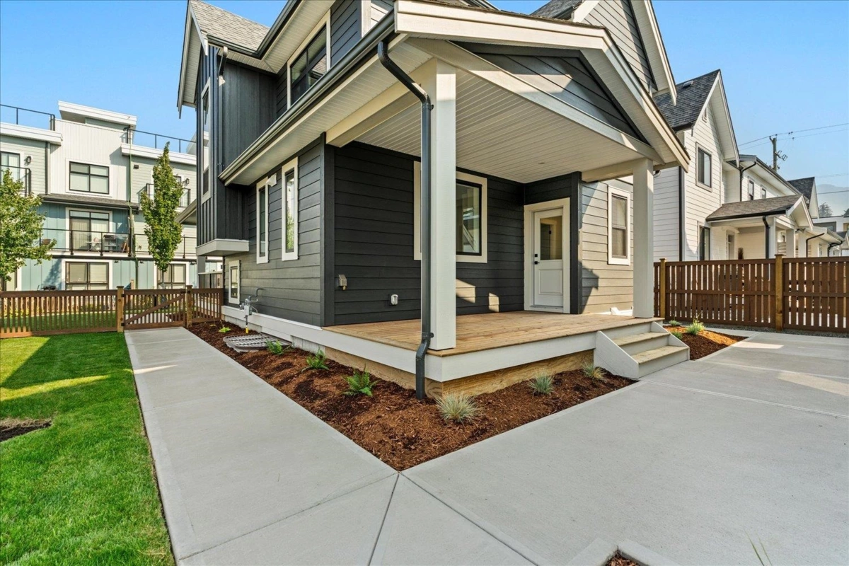 Backyard Photo of 205 46211 Promontory Road, Chilliwack, BC