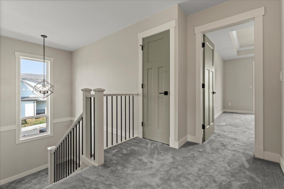 Entry Foyer Photo of 205 46211 Promontory Road, Chilliwack, BC