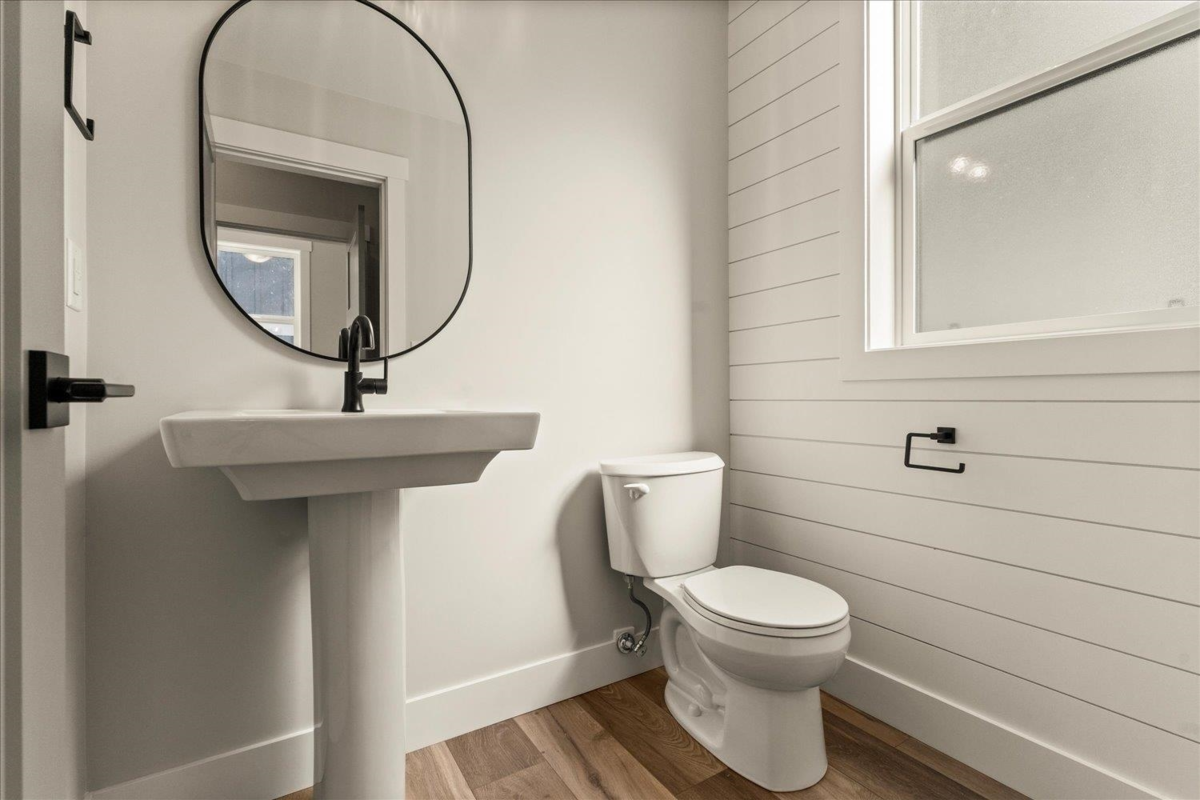 Guest Bathroom Photo of 205 46211 Promontory Road, Chilliwack, BC