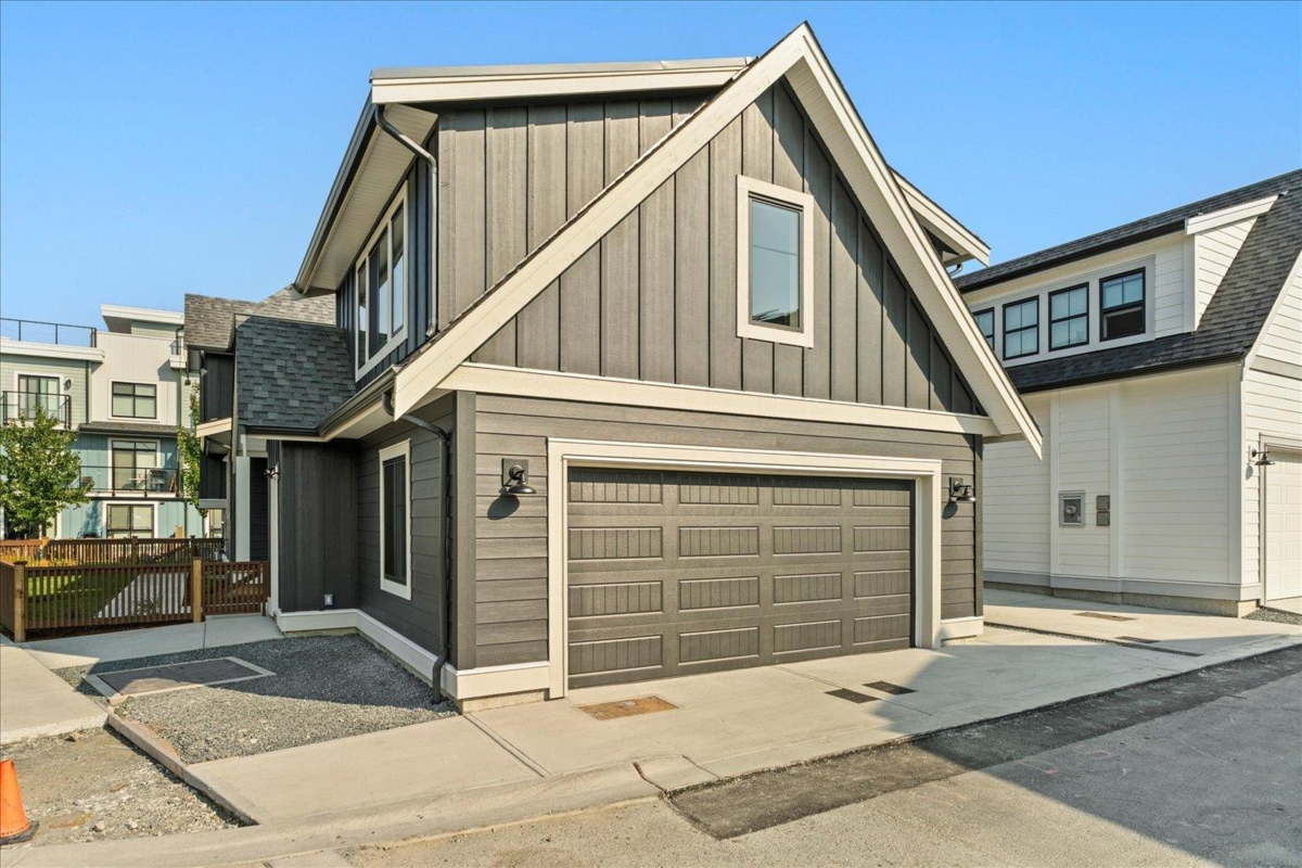 Living Room Photo of 205 46211 Promontory Road, Chilliwack, BC