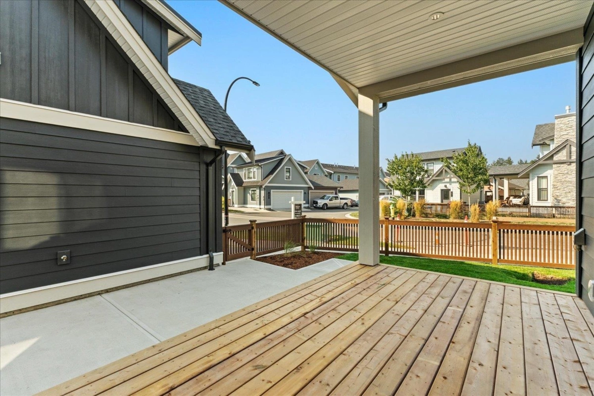 Outdoor Deck Photo of 205 46211 Promontory Road, Chilliwack, BC