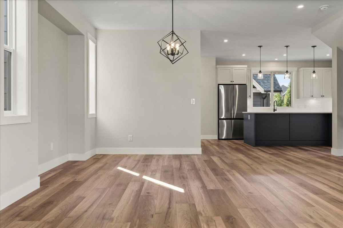 Primary Bathroom Photo of 205 46211 Promontory Road, Chilliwack, BC