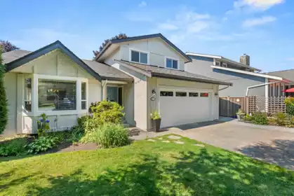 1735 141 A St Street, Surrey, BC, Surrey — Single Family Residence for sale