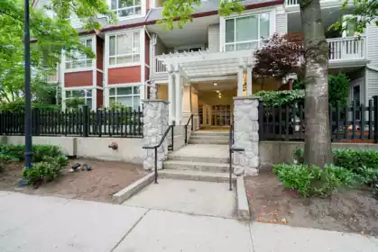 202 6833 Village Green, Burnaby, BC, Burnaby — Apartment/Condo for sale