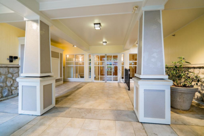 202 6833 Village Green, Burnaby, BC, Burnaby — Apartment/Condo for sale