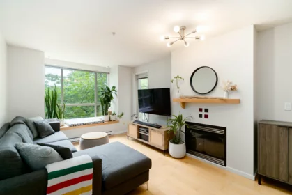 202 6833 Village Green, Burnaby, BC, Burnaby — Apartment/Condo for sale