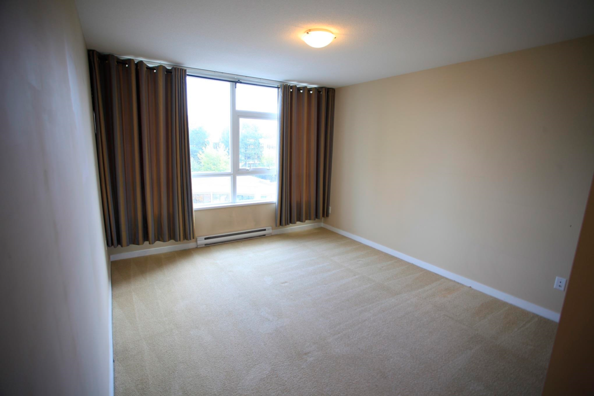 Kitchen Island Photo of 701 4400 Buchanan Street, Burnaby, BC