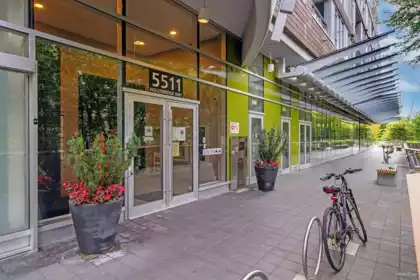 Garden / Landscaping Photo of 6016 5511 Hollybridge Way, Richmond, BC