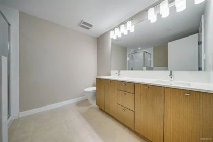 Hallway Photo of 6016 5511 Hollybridge Way, Richmond, BC