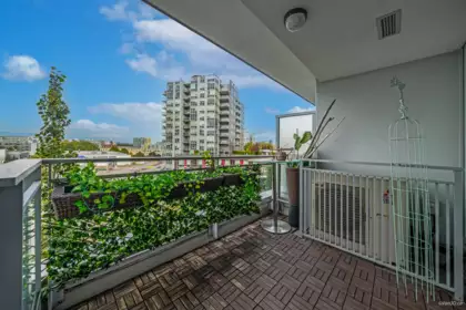 Outdoor Patio Photo of 6016 5511 Hollybridge Way, Richmond, BC
