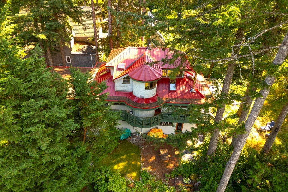 Aerial View of 1261 Eagle's Nest Road, Bowen Island, BC