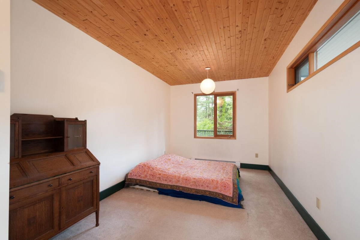 Bedroom 4 Photo of 1261 Eagle's Nest Road, Bowen Island, BC