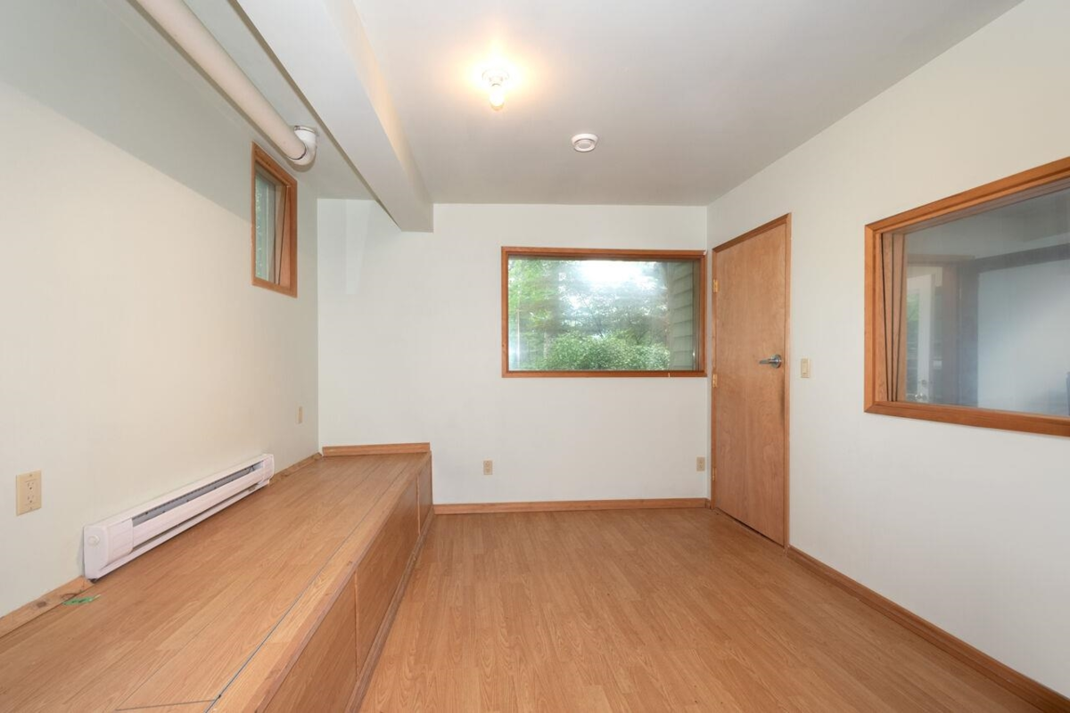 Entry Foyer Photo of 1261 Eagle's Nest Road, Bowen Island, BC