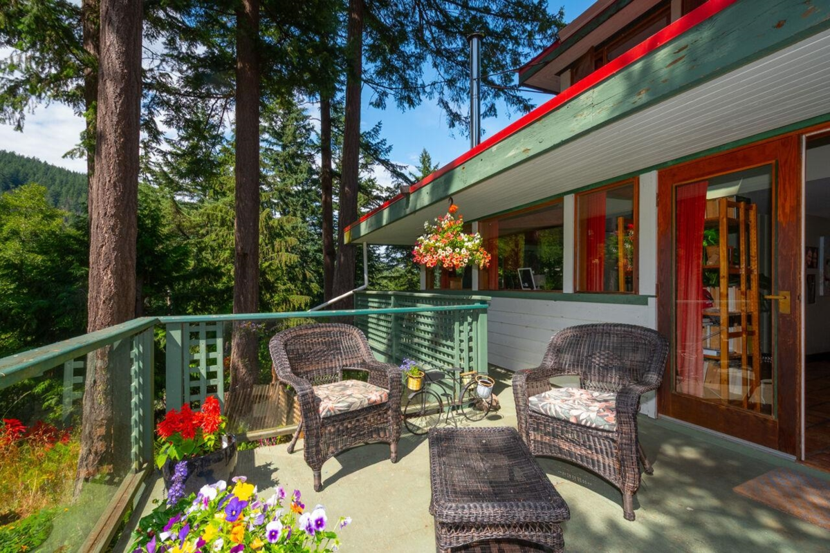 Exterior Rear Photo of 1261 Eagle's Nest Road, Bowen Island, BC