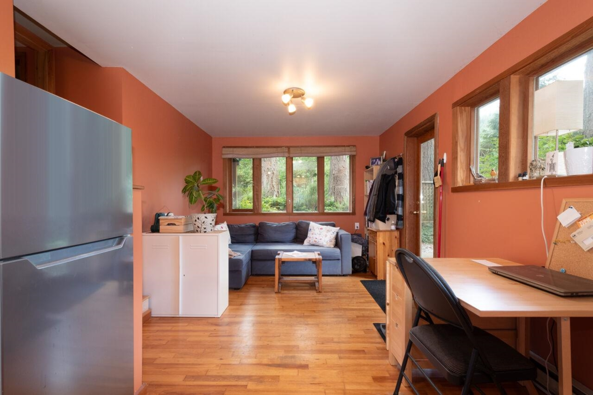 Garage Interior Photo of 1261 Eagle's Nest Road, Bowen Island, BC