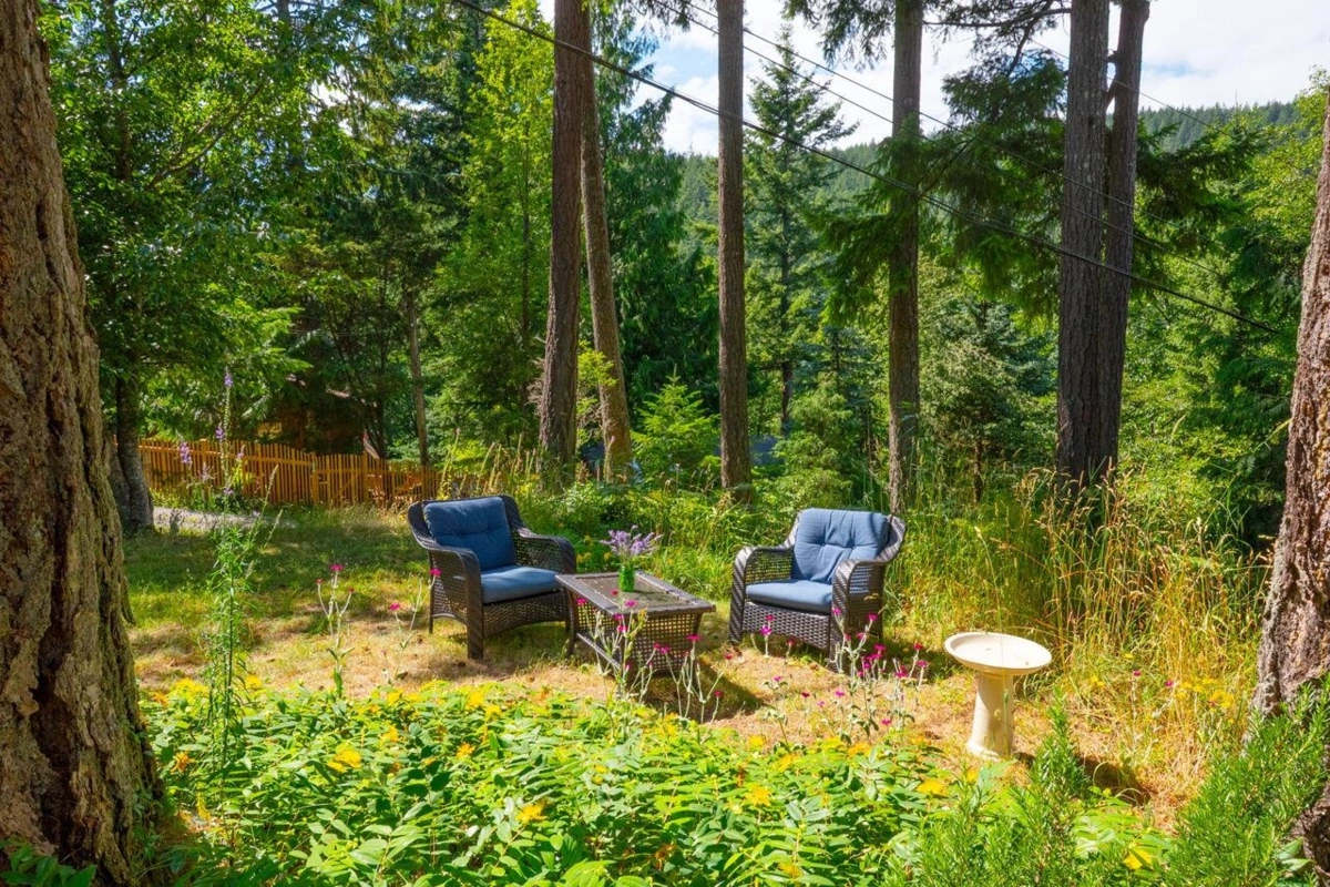Living Room Photo of 1261 Eagle's Nest Road, Bowen Island, BC