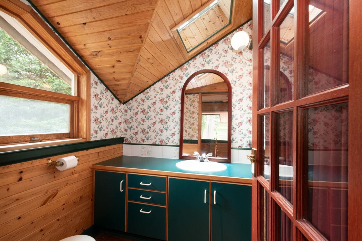 Loft / Bonus Room Photo of 1261 Eagle's Nest Road, Bowen Island, BC