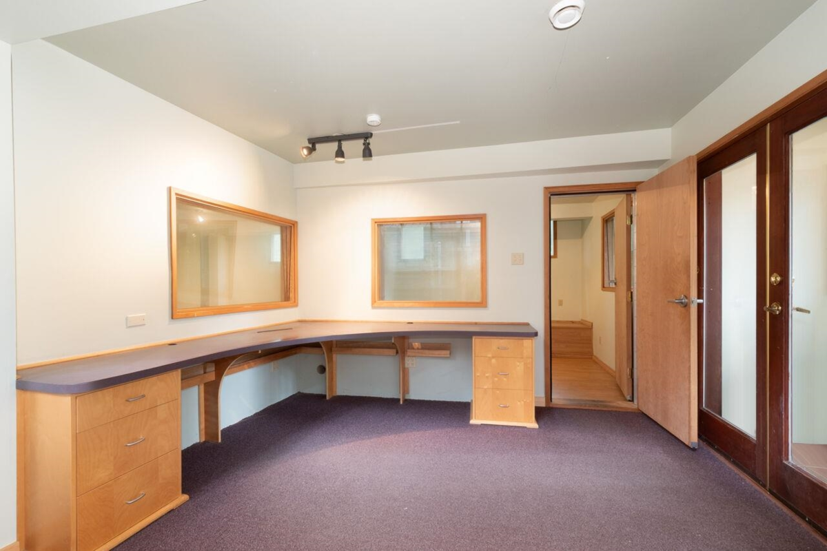 Mudroom Photo of 1261 Eagle's Nest Road, Bowen Island, BC