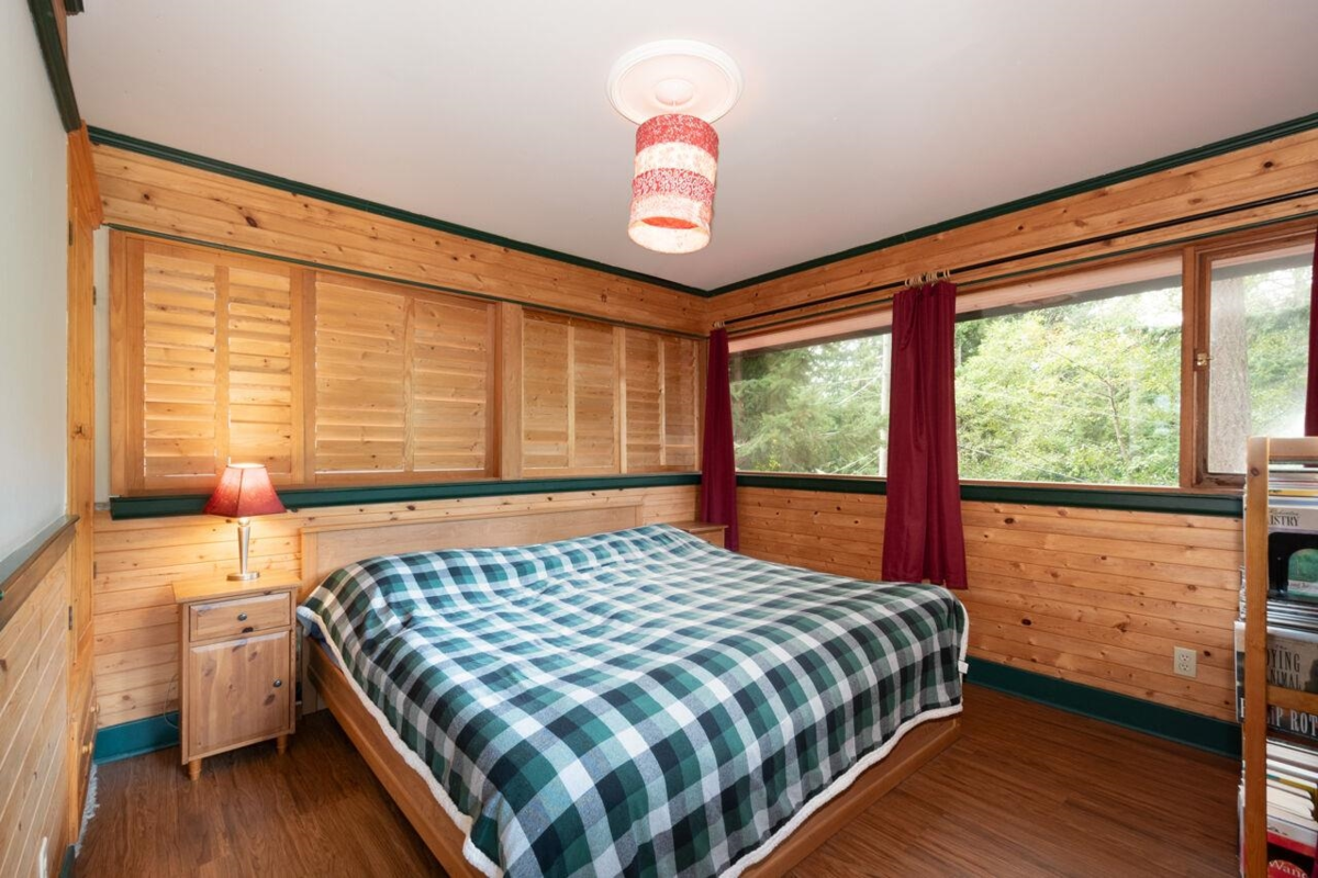 Office / Den Photo of 1261 Eagle's Nest Road, Bowen Island, BC