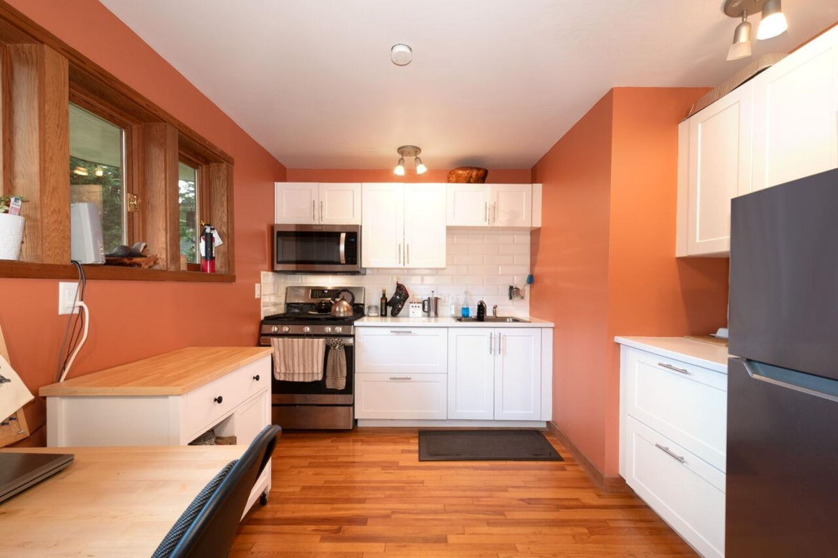 Outdoor Deck Photo of 1261 Eagle's Nest Road, Bowen Island, BC