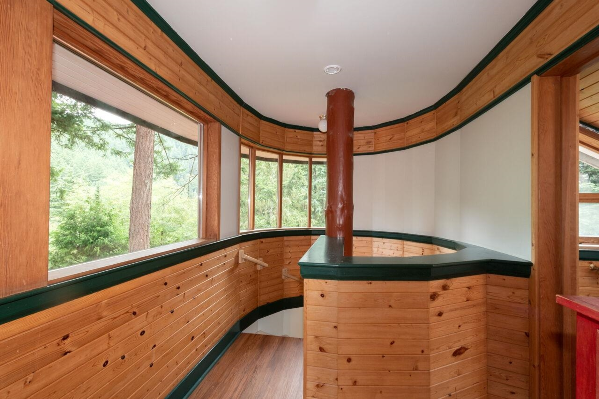 Powder Room Photo of 1261 Eagle's Nest Road, Bowen Island, BC