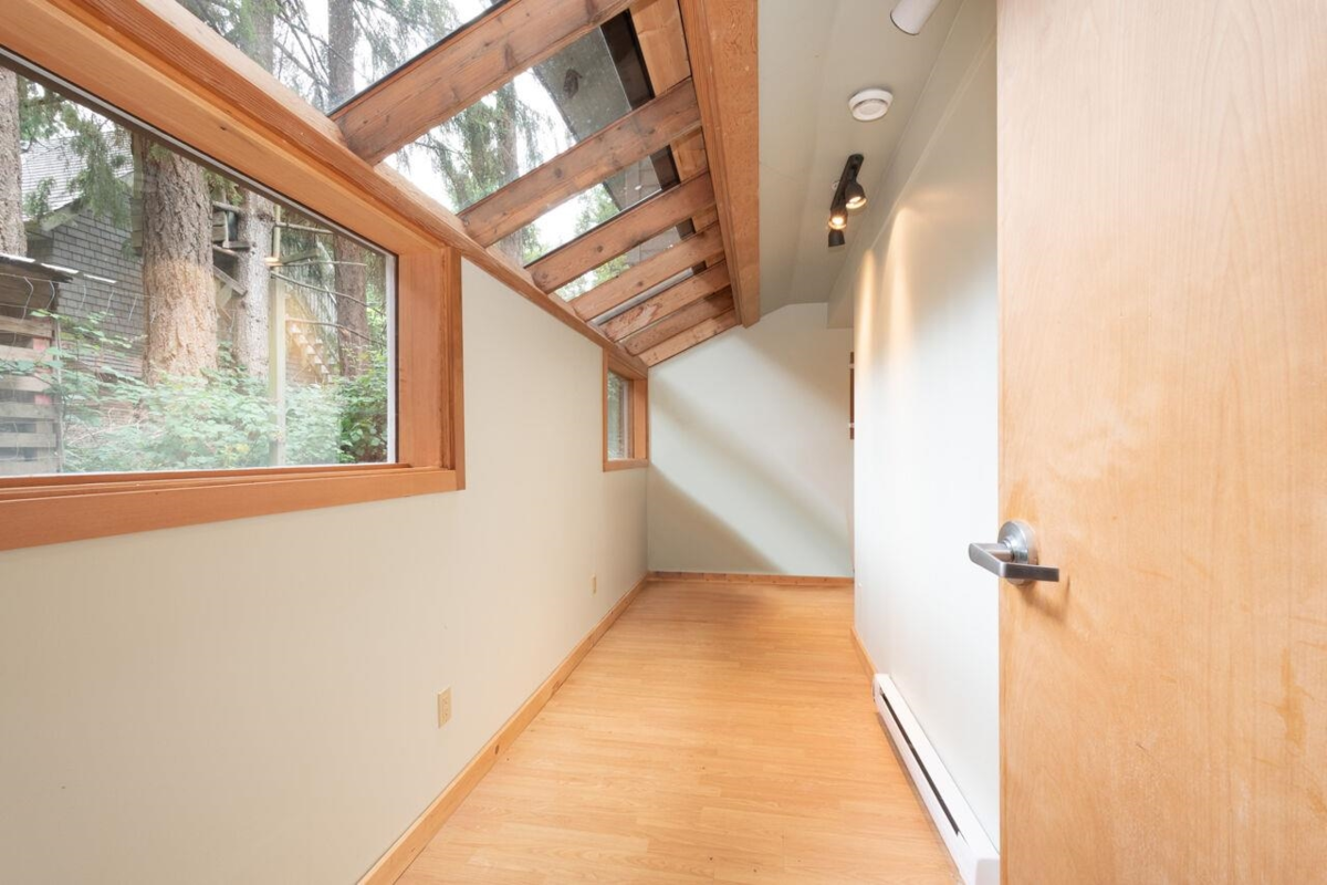 Staircase Photo of 1261 Eagle's Nest Road, Bowen Island, BC