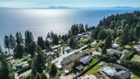980 Gower Point Road, Gibsons, BC, Gibsons — Single Family Residence for sale