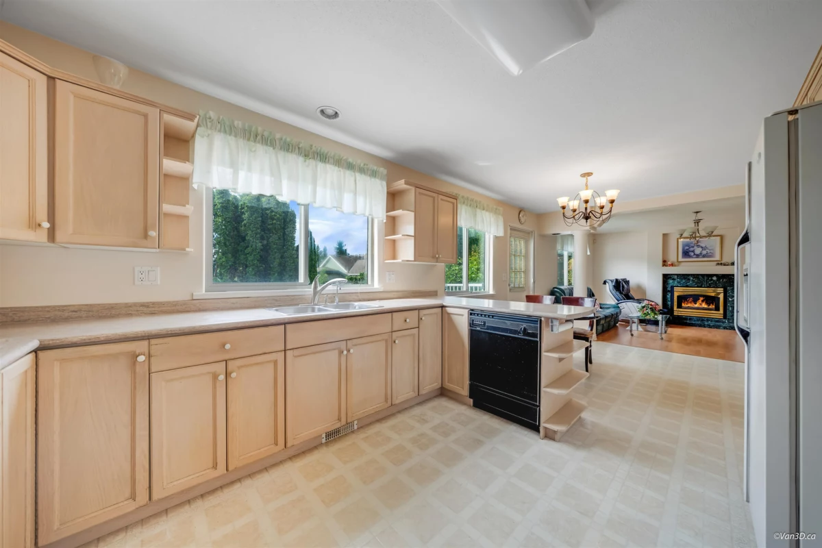 Breakfast Nook Photo of 2870 Stanley Place, Coquitlam, BC