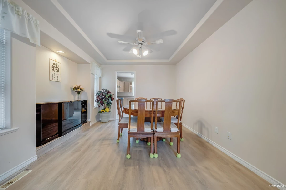 Kitchen Island Photo of 2870 Stanley Place, Coquitlam, BC