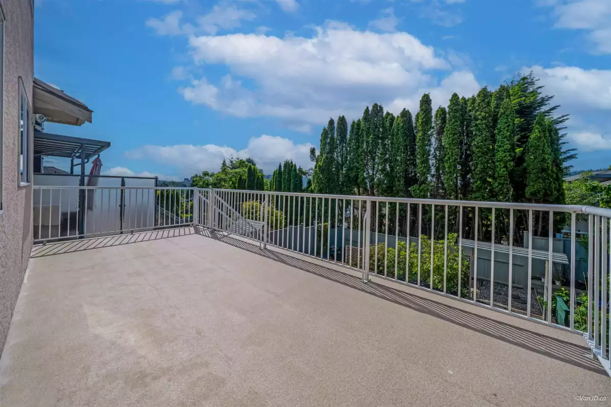 Powder Room Photo of 2870 Stanley Place, Coquitlam, BC