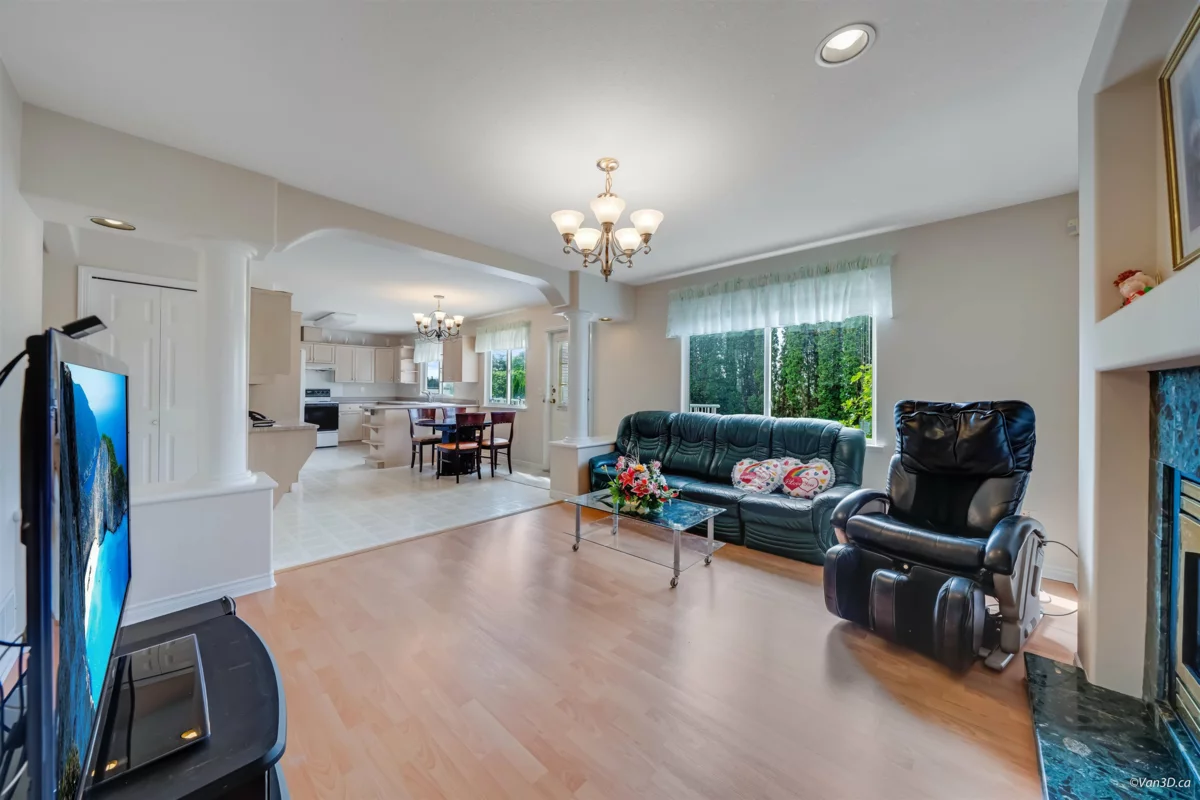 Walk-In Closet Photo of 2870 Stanley Place, Coquitlam, BC