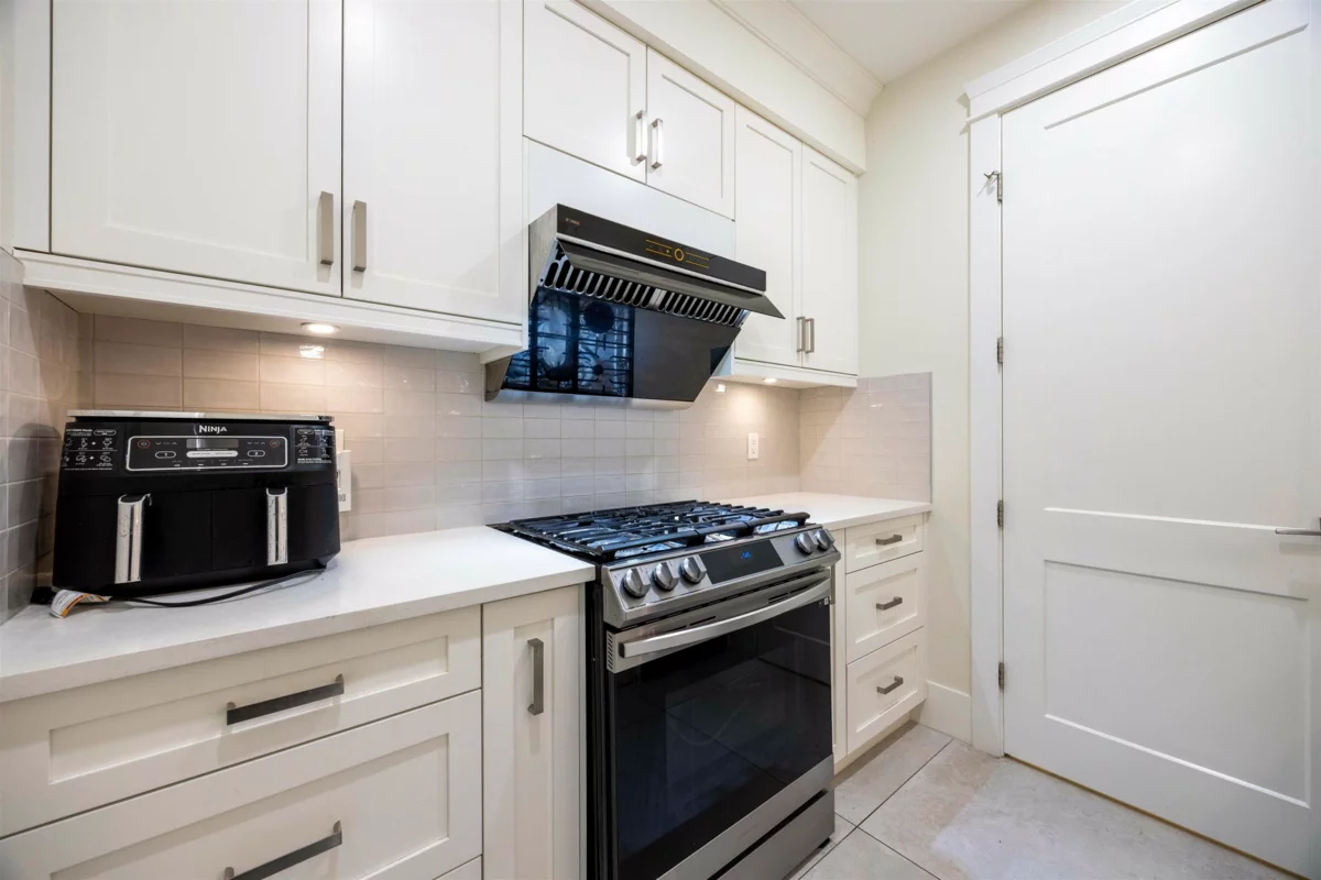 Front Yard Photo of 1245 Kent Street, White Rock, BC