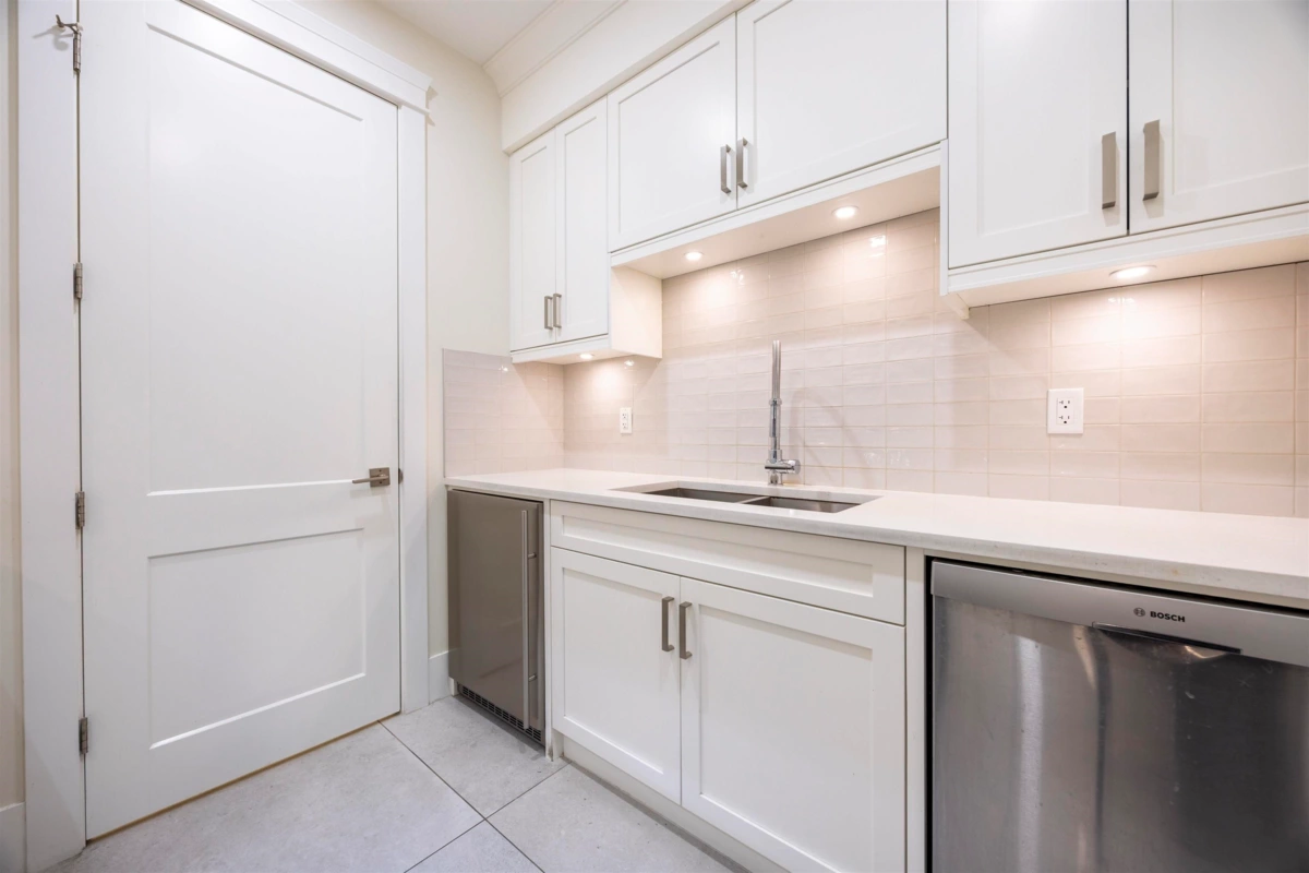 Garden / Landscaping Photo of 1245 Kent Street, White Rock, BC