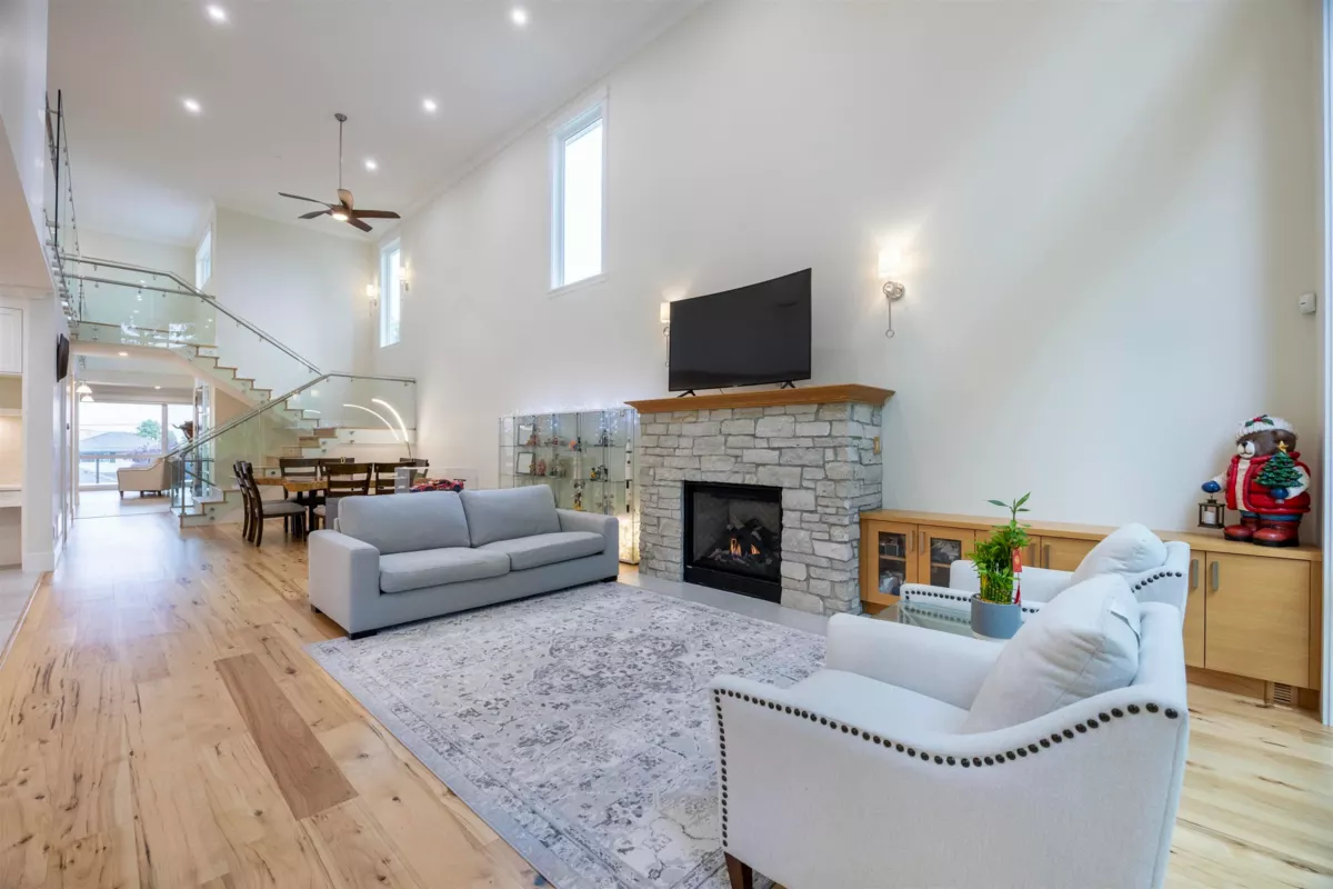 Kitchen Island Photo of 1245 Kent Street, White Rock, BC