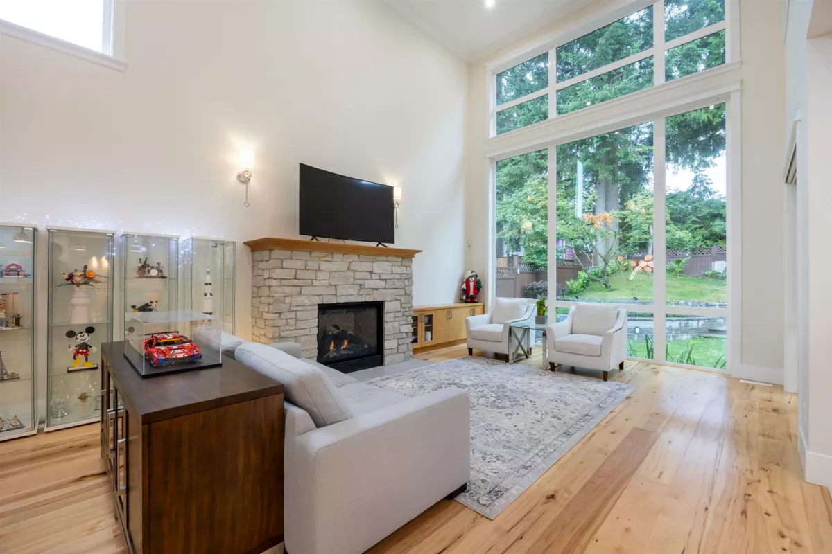 Kitchen Photo of 1245 Kent Street, White Rock, BC