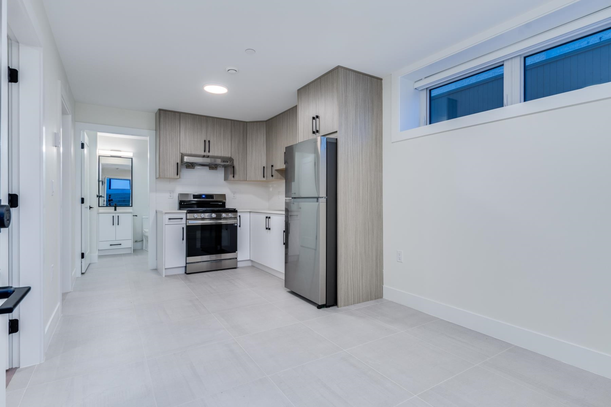 Entry Foyer Photo of 1 5461 Rhodes Street, Vancouver, BC