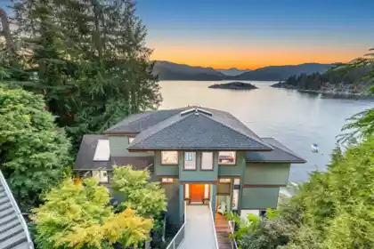 6275 Taylor Drive, West Vancouver, BC