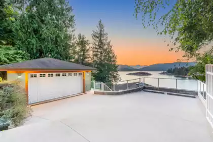 6275 Taylor Drive, West Vancouver, BC