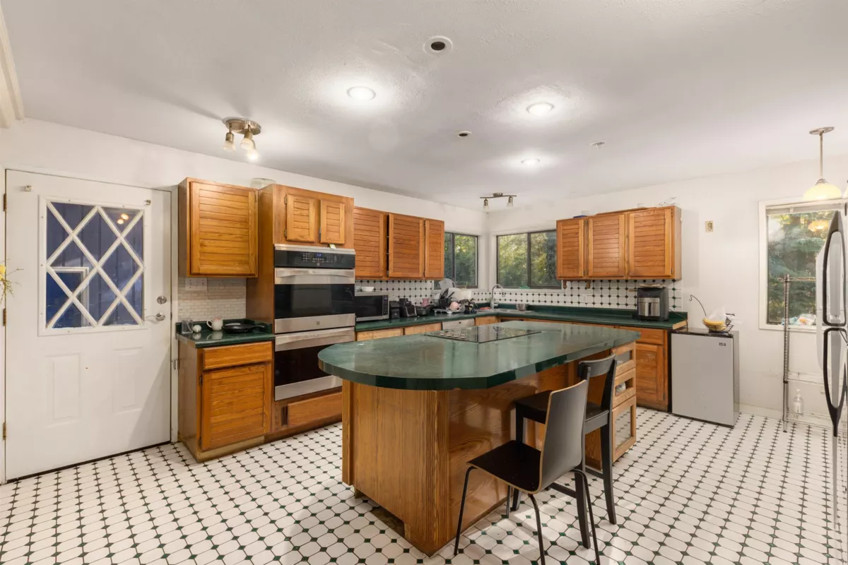 Family Room Photo of 5280 Sperling Avenue, Burnaby, BC