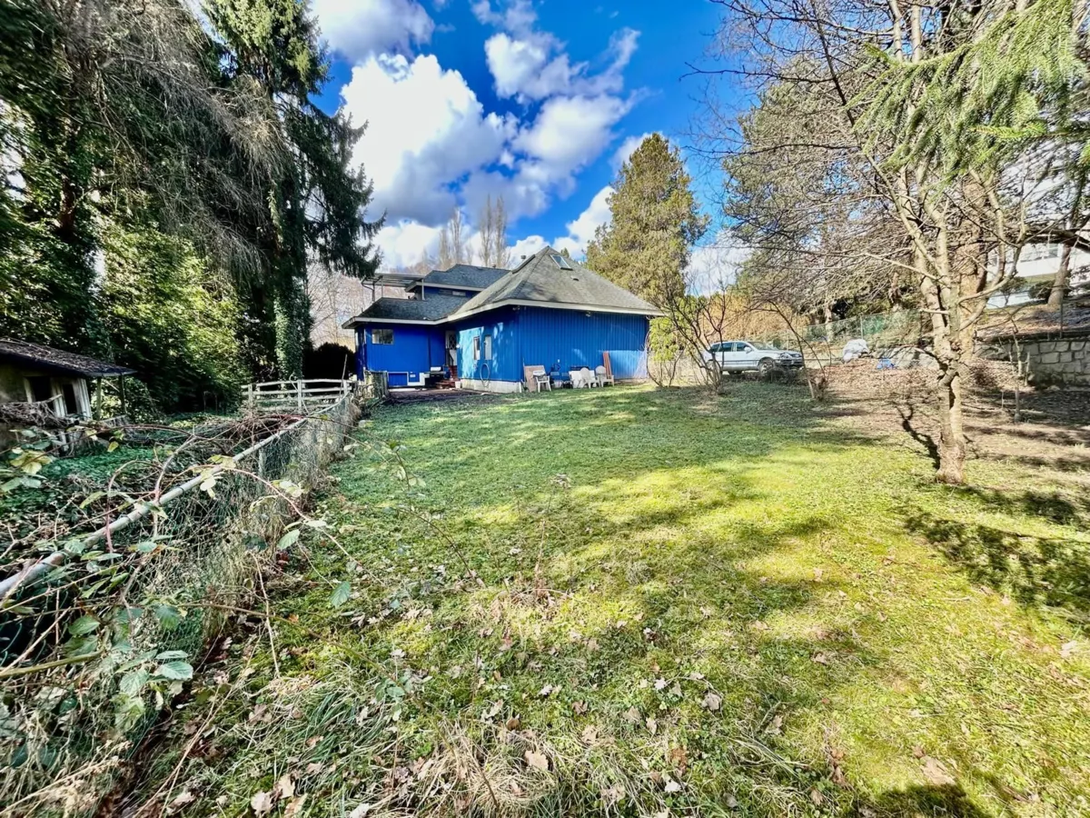Guest Bathroom Photo of 5280 Sperling Avenue, Burnaby, BC